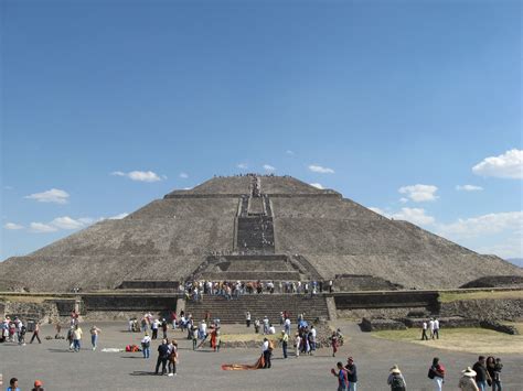  Sự Trỗi Dậy Của Teotihuacan: Một Trung Tâm Đạo Niệm Mặt Trời Lộng Lẫy Và Nền Văn Minh Sophisticated Bất Thường